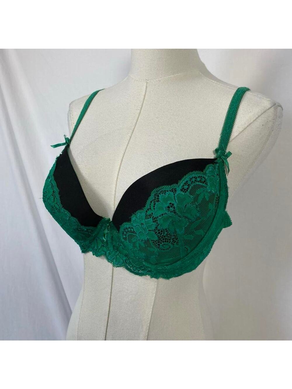Q.T green black lace bra bow adjustable straps 36C lingerie‎ y2k whimsy